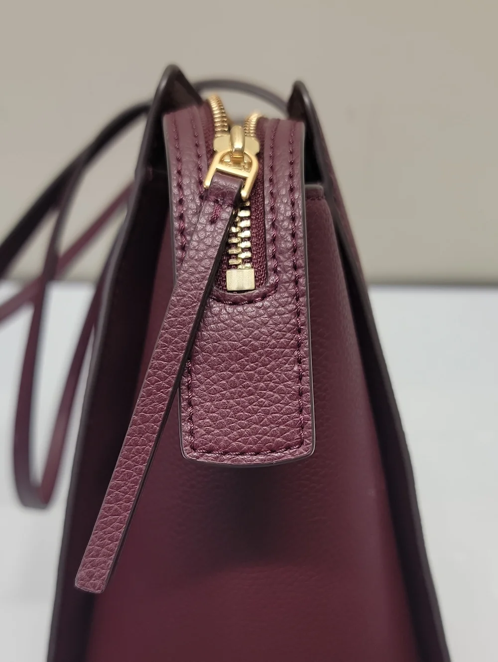 Tory Burch Robinson Pebbled Leather Shoulder Tote Double Strap with Gold Logo